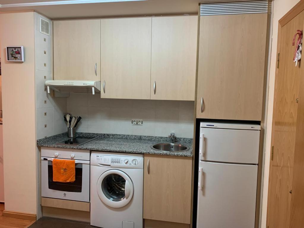 Apartamento Mota-2 Huca-Los Prados; Parking Y Wifi Gratis Oviédo Exterior foto