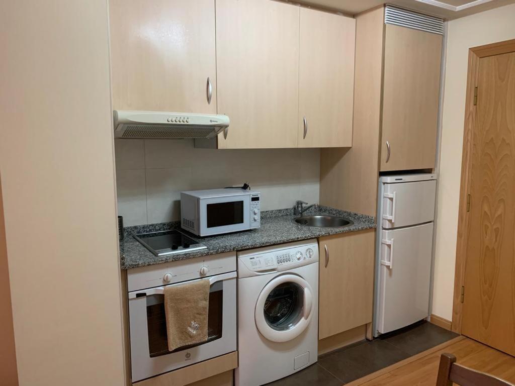 Apartamento Mota-2 Huca-Los Prados; Parking Y Wifi Gratis Oviédo Exterior foto