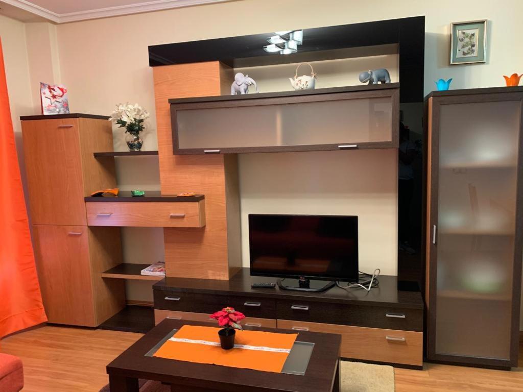 Apartamento Mota-2 Huca-Los Prados; Parking Y Wifi Gratis Oviédo Exterior foto