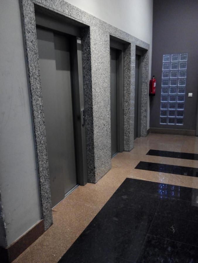 Apartamento Mota-2 Huca-Los Prados; Parking Y Wifi Gratis Oviédo Exterior foto